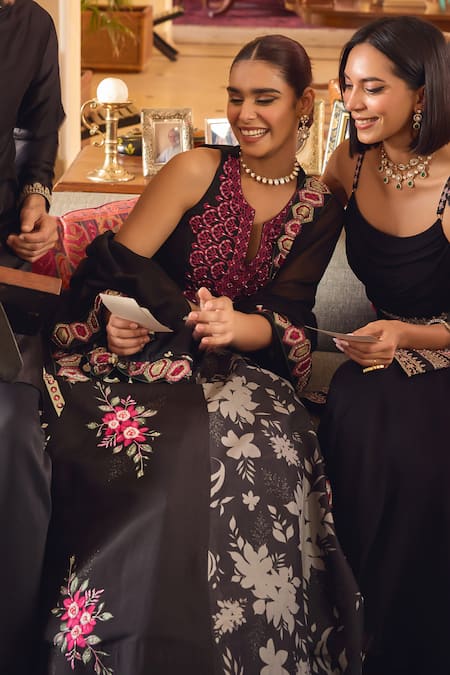ISHA GUPTA TAYAL Black Silk, Organza Embroidery, Diamonds Khushnoor Floral Print Lehenga Set Online at Aza Fashions ISHA GUPTA TAYAL_Black Silk, Organza Embroidery, Diamonds Khushnoor Floral Print Lehenga Set _Online_at_Aza_Fashions
