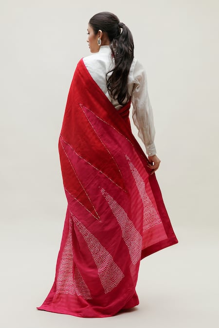 Naina Jain Bandhani Saree With Striped Unstitched Blouse Piece 