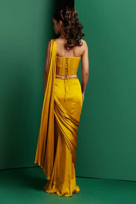 K & A By Karishma And Ashita Plain Pre-Draped Saree Quilted Corset Set 