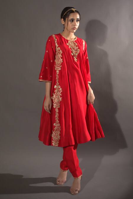 Vikabyarvindampula_Red Chanderi, Crepe, Cotton Sequins, Embroidery Round Neck Kurta And Pant Set _Online_at_Aza_Fashions