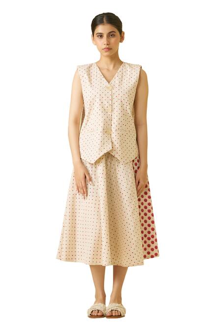 Stoique_Off White Handloom Cotton V-neck Muffin Polka Dot Print Vest _Online_at_Aza_Fashions