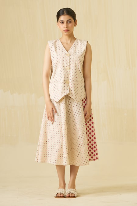 Buy_Stoique_Off White Handloom Cotton V-neck Muffin Polka Dot Print Vest _Online_at_Aza_Fashions