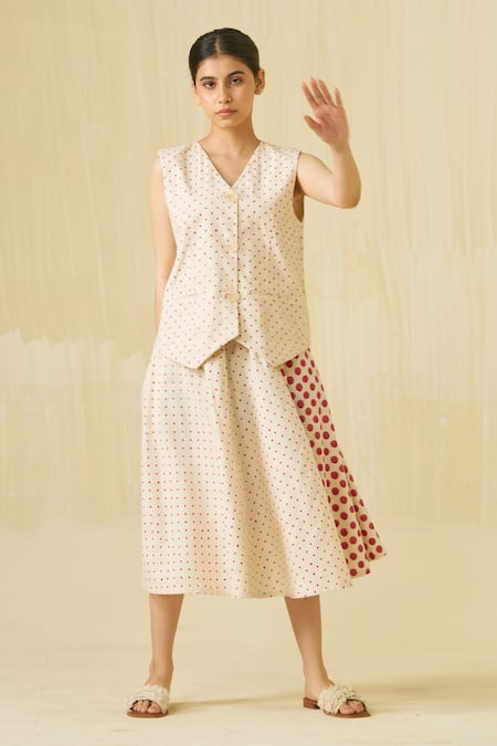 Stoique_Off White Handloom Cotton V-neck Muffin Polka Dot Print Vest _at_Aza_Fashions