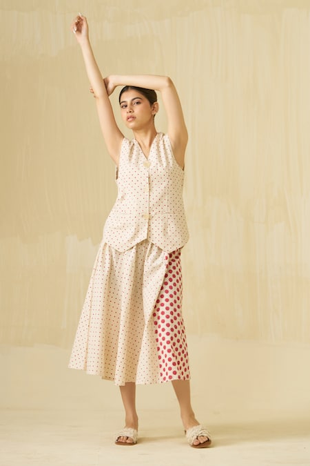 Buy_Stoique_Off White Handloom Cotton V-neck Muffin Polka Dot Print Vest 