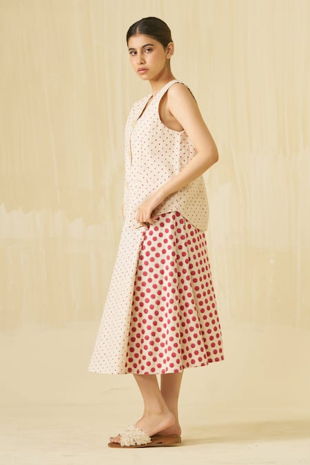 Shop_Stoique_Off White Handloom Cotton V-neck Muffin Polka Dot Print Vest 