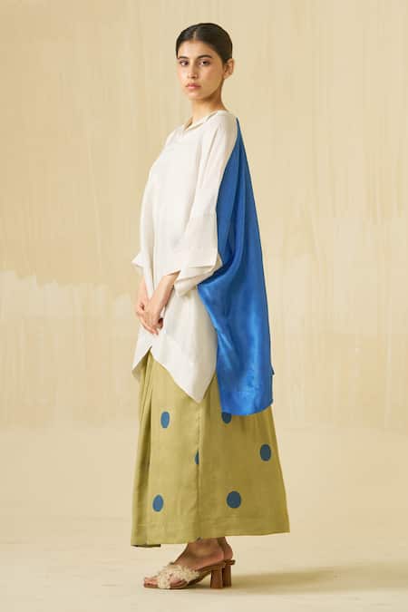 Buy Stoique Silver Silk Split V-neck Penguin Colorblock Top Online at Aza Fashions Buy_Stoique_Silver Silk Split V-neck Penguin Colorblock Top _Online_at_Aza_Fashions