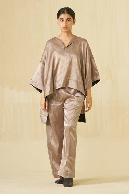 Buy_Stoique_Brown Maheshwari V-neck Pigeon Plain Top _Online_at_Aza_Fashions