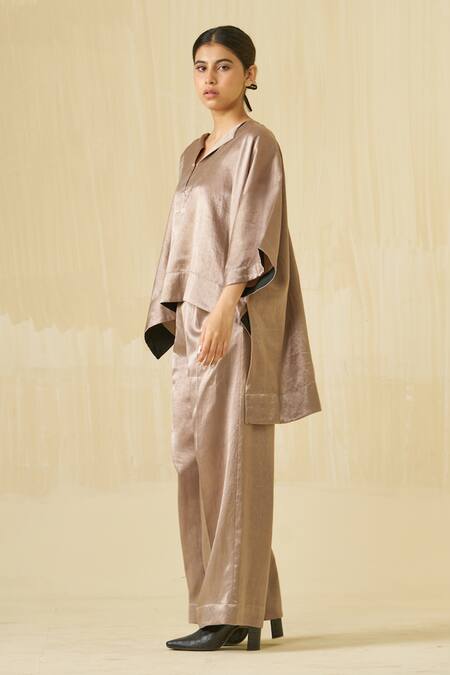 Shop_Stoique_Brown Maheshwari V-neck Pigeon Plain Top _Online_at_Aza_Fashions