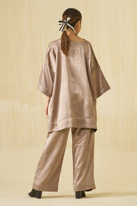 Shop_Stoique_Brown Maheshwari V-neck Pigeon Plain Top _at_Aza_Fashions