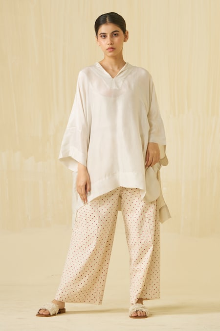 Buy_Stoique_Silver Silk V-neck Swan Floral Placement Print Top 