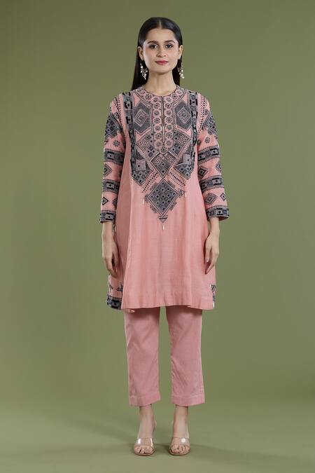 Divya Sheth_Peach Chanderi Sequins, Embroidery Round Neck Thread Kurta And Pant Set _Online_at_Aza_Fashions