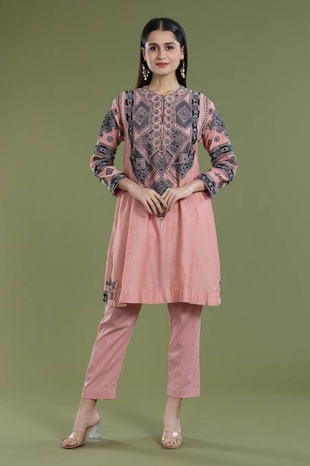 Buy_Divya Sheth_Peach Chanderi Sequins, Embroidery Round Neck Thread Kurta And Pant Set _Online_at_Aza_Fashions