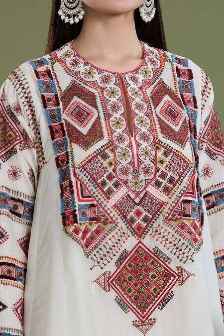 Buy_Divya Sheth_Off White Chanderi Sequins, Embroidery Round Neck Geometric Kurta And Pant Set _Online_at_Aza_Fashions