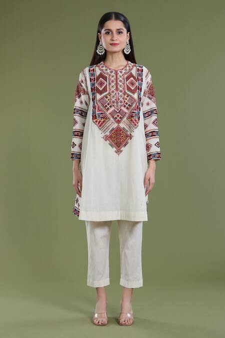 Divya Sheth_Off White Chanderi Sequins, Embroidery Round Neck Geometric Kurta And Pant Set _at_Aza_Fashions