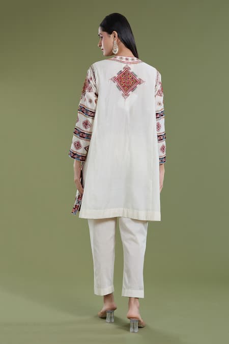 Divya Sheth Geometric Embroidered Kurta & Pant Set 