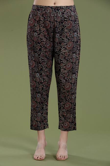 Divya Sheth_Black Cotton Embroidery Round Neck Matka Thread Work Kurta And Pant Set _at_Aza_Fashions