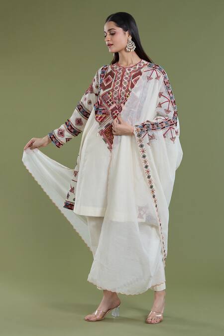 Divya Sheth Off White Chanderi Embroidery Thread Border Dupatta Online at Aza Fashions Divya Sheth_Off White Chanderi Embroidery Thread Border Dupatta _Online_at_Aza_Fashions