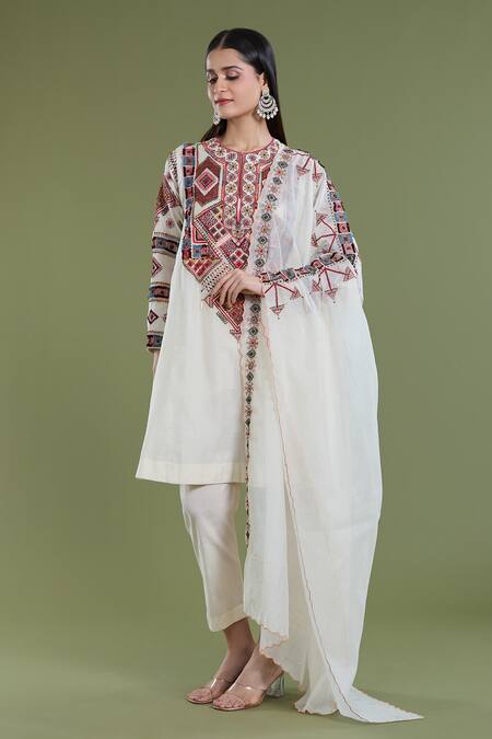 Divya Sheth Off White Chanderi Embroidery Thread Border Dupatta Online at Aza Fashions Divya Sheth_Off White Chanderi Embroidery Thread Border Dupatta _Online_at_Aza_Fashions