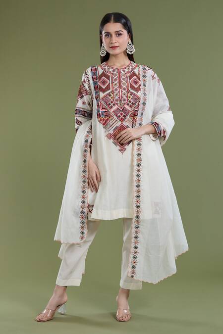 Buy Divya Sheth Off White Chanderi Embroidery Thread Border Dupatta Online at Aza Fashions Buy_Divya Sheth_Off White Chanderi Embroidery Thread Border Dupatta _Online_at_Aza_Fashions