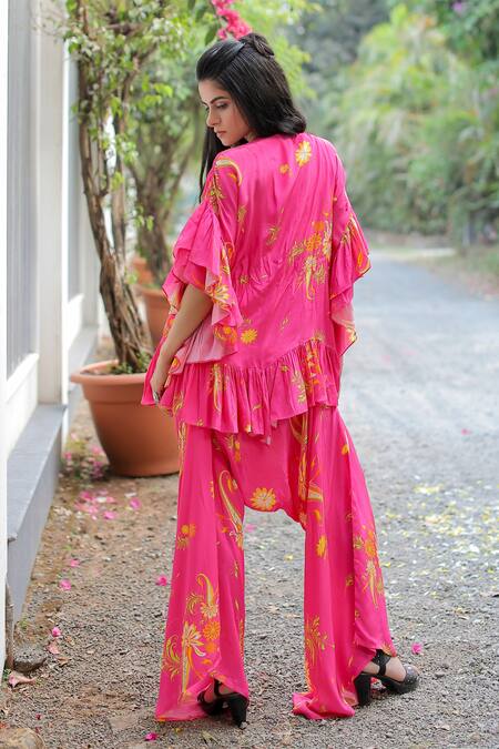 Shop Foram Patel Pink Linen, Crepe Embroidery, Beads V-neck Neckline Kurta Pant Set at Aza Fashions Shop_Foram Patel_Pink Linen, Crepe Embroidery, Beads V-neck Neckline Kurta Pant Set_at_Aza_Fashions