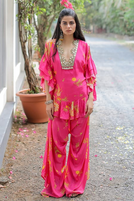 Foram Patel Pink Linen, Crepe Embroidery, Beads V-neck Neckline Kurta Pant Set at Aza Fashions Foram Patel_Pink Linen, Crepe Embroidery, Beads V-neck Neckline Kurta Pant Set_at_Aza_Fashions