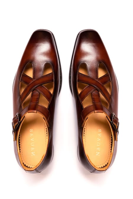 Shop Nauvab Brown Plain Samrat Interwoven Sandals at Aza Fashions Shop_Nauvab_Brown Plain Samrat Interwoven Sandals _at_Aza_Fashions