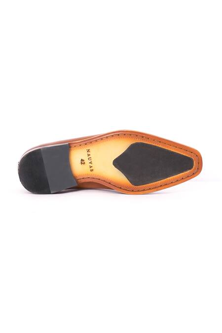Nauvab Brown Plain Samrat Interwoven Sandals Online at Aza Fashions Nauvab_Brown Plain Samrat Interwoven Sandals _Online_at_Aza_Fashions