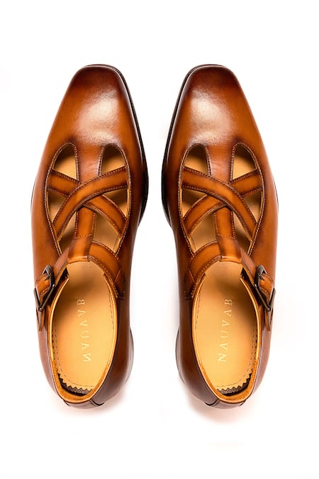 Shop Nauvab Brown Shaded Samrat Interwoven Sandals at Aza Fashions Shop_Nauvab_Brown Shaded Samrat Interwoven Sandals _at_Aza_Fashions