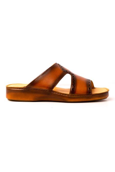 Nauvab Brown Plain Arba Minar Brogue Leather Sandals Online at Aza Fashions Nauvab_Brown Plain Arba Minar Brogue Leather Sandals _Online_at_Aza_Fashions