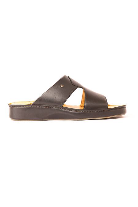 Nauvab_Black Plain Arba Minar Leather Sandals _Online_at_Aza_Fashions