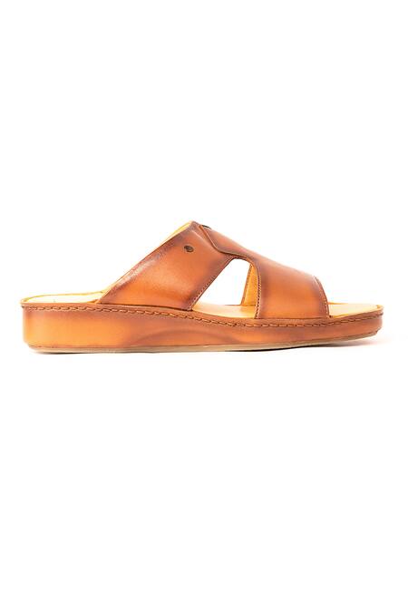 Nauvab Brown Plain Arba Minar Leather Sandals Online at Aza Fashions Nauvab_Brown Plain Arba Minar Leather Sandals _Online_at_Aza_Fashions
