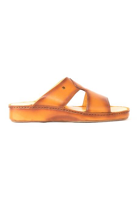 Buy_Nauvab_Brown Plain Arba Minar Sandals _Online_at_Aza_Fashions
