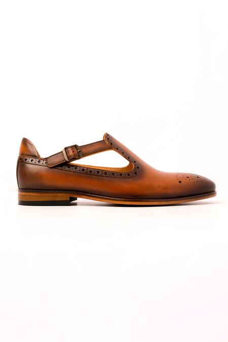 Nauvab_Brown Plain Leather Bagh Brogue Shoes _Online_at_Aza_Fashions