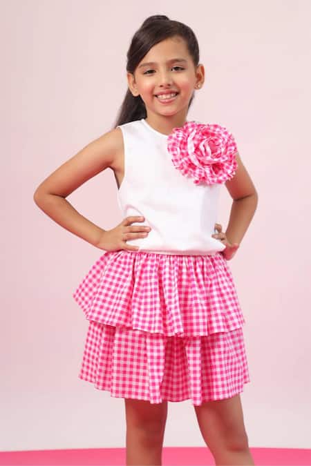 Pnk Isha Arora (Pink)_White Cotton Checkered Designer Layered Skirt Set _at_Aza_Fashions