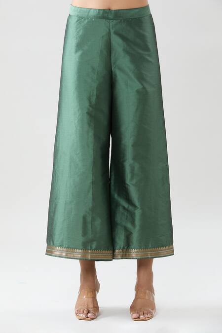 Peenacolada_Green Silk Embroidery Round Neck Floral Pattern Kurta Set _at_Aza_Fashions