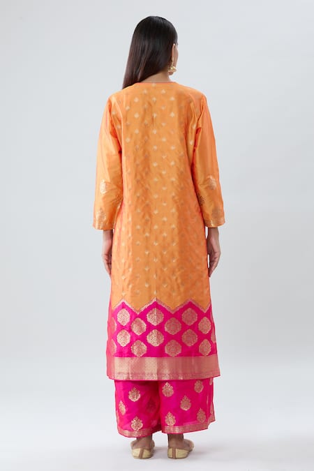 Peenacolada Floral Boota Pattern Notched Neck Kurta Set 