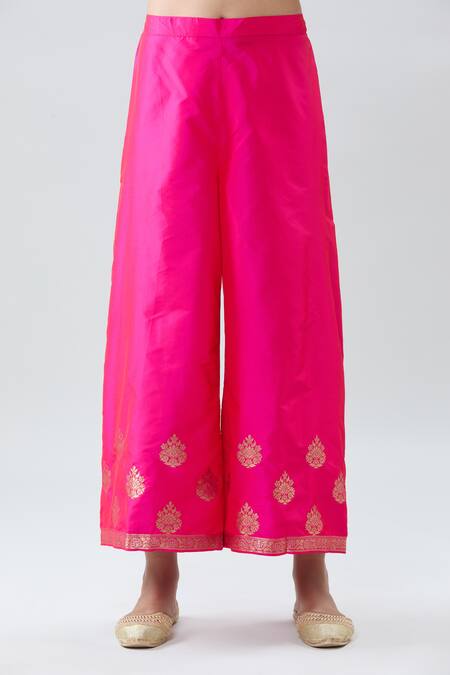 Peenacolada_Orange Silk Embroidery Split V-neck Floral Boota Pattern Notched Kurta Set _at_Aza_Fashions