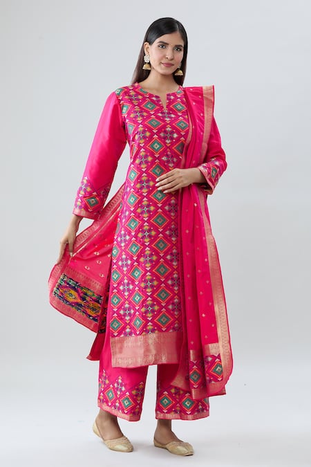 Buy_Peenacolada_Pink Silk Embroidery Split Geometric Boota Pattern Notched Kurta Pant Set _Online_at_Aza_Fashions