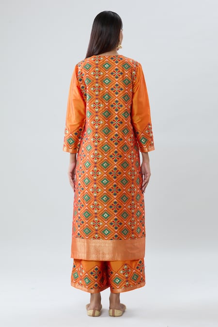 Peenacolada Geometric Boota Pattern Notched Neck Kurta Set 
