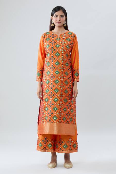 Peenacolada_Orange Silk Embroidery Collared Geometric Boota Pattern Notched Neck Kurta Set _Online_at_Aza_Fashions