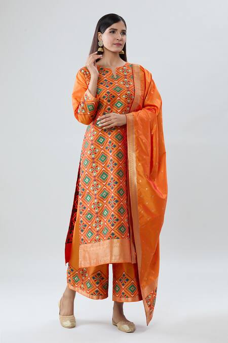 Buy_Peenacolada_Orange Silk Embroidery Collared Geometric Boota Pattern Notched Neck Kurta Set _Online_at_Aza_Fashions