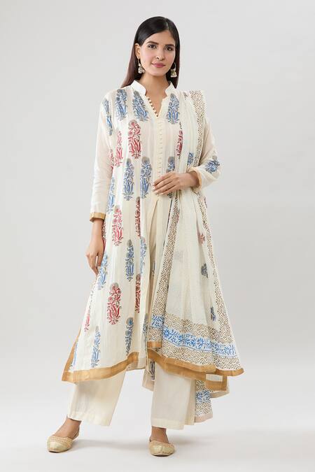 Peenacolada_Cream Cotton, Muslin Embroidery Mandarin Collar Floral Pattern Kurta Pant Set_Online_at_Aza_Fashions