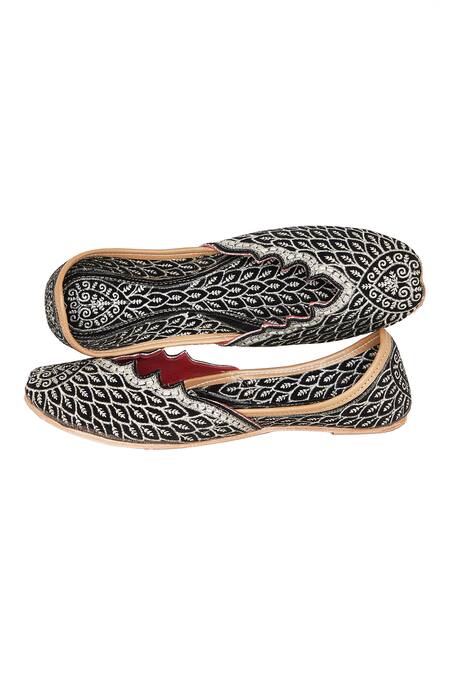 Buy House Of Kosha Black Rooh Gul Embroidered Leather Juttis Online at Aza Fashions Buy_House Of Kosha_Black Rooh Gul Embroidered Leather Juttis _Online_at_Aza_Fashions