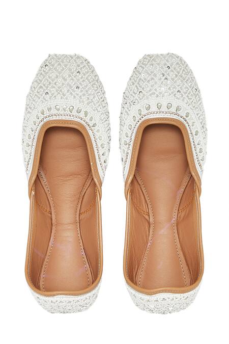 House Of Kosha White Pearl Play Jaal Embroidered Juttis Online at Aza Fashions House Of Kosha_White Pearl Play Jaal Embroidered Juttis _Online_at_Aza_Fashions