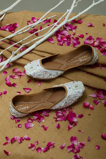 House Of Kosha White Mogra Blossom Embroidered Leather Juttis at Aza Fashions House Of Kosha_White Mogra Blossom Embroidered Leather Juttis _at_Aza_Fashions