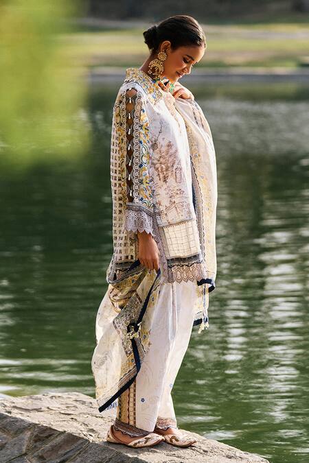 Saundh Grey Kurta And Pant Cambric Printed Floral Scallop V Neck Mirza Short Set Online at Aza Fashions Saundh_Grey Kurta And Pant Cambric Printed Floral Scallop V Neck Mirza Short Set _Online_at_Aza_Fashions