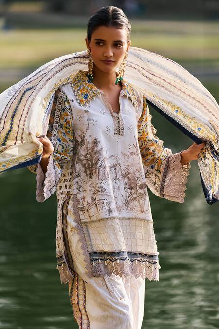 Saundh Grey Kurta And Pant Cambric Printed Floral Scallop V Neck Mirza Short Set at Aza Fashions Saundh_Grey Kurta And Pant Cambric Printed Floral Scallop V Neck Mirza Short Set _at_Aza_Fashions