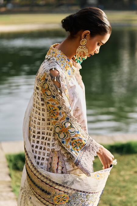 Shop Saundh Grey Kurta And Pant Cambric Printed Floral Scallop V Neck Mirza Short Set Shop_Saundh_Grey Kurta And Pant Cambric Printed Floral Scallop V Neck Mirza Short Set