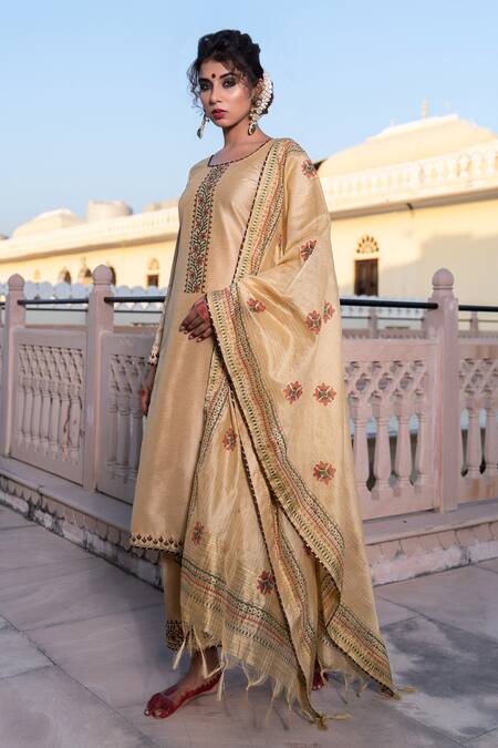 Buy The Home Affair Beige Cotton, Silk, Chanderi Tassels, Mughal Placement Print Kurta Pant Set Online at Aza Fashions Buy_The Home Affair_Beige Cotton, Silk, Chanderi Tassels, Mughal Placement Print Kurta Pant Set _Online_at_Aza_Fashions