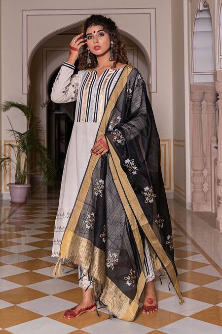 The Home Affair Black Cotton Embroidery, Tassels Split Floral Morrocan Print Kurta Pant Set Online at Aza Fashions The Home Affair_Black Cotton Embroidery, Tassels Split Floral Morrocan Print Kurta Pant Set _Online_at_Aza_Fashions